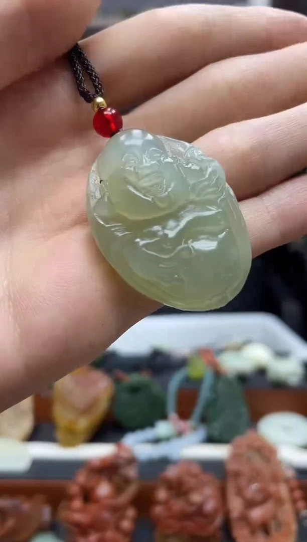 岫玉未镶嵌吊坠·