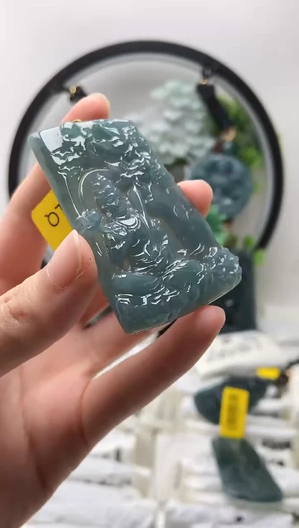 翡翠未镶嵌颈饰虚空藏