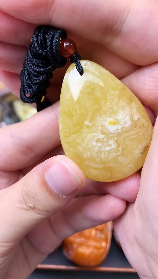 未镶嵌琥珀珠宝奇石69