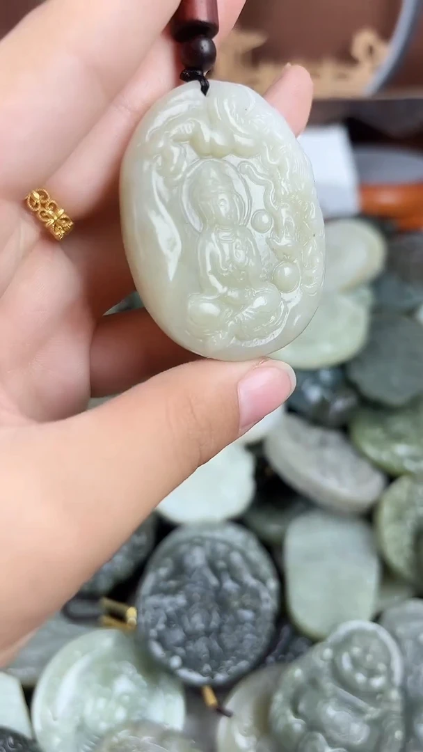 和田玉未镶嵌颈饰1