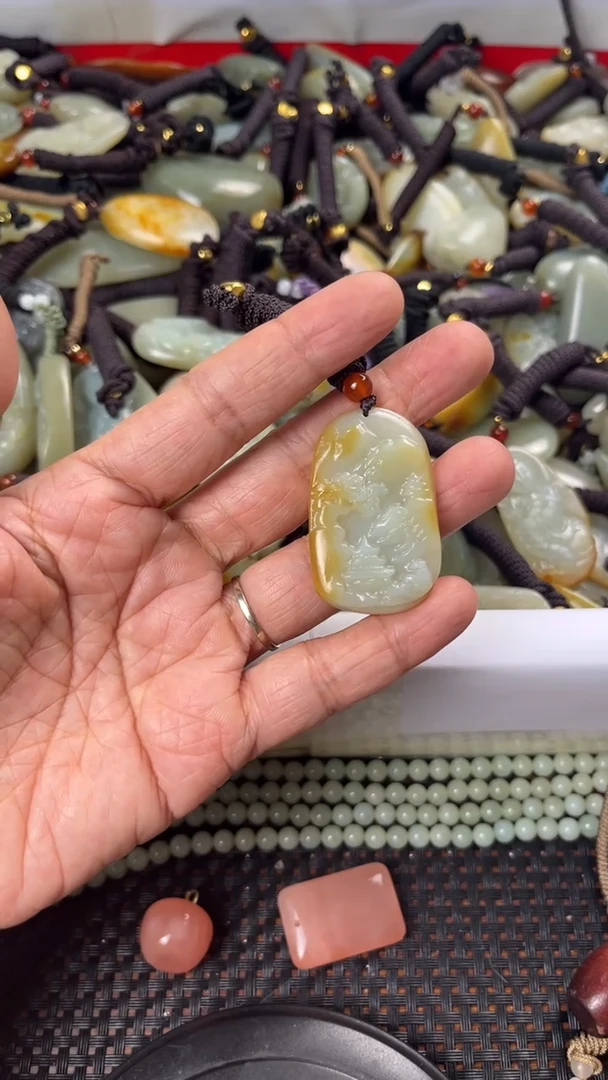 【闪购商品】和田玉颈饰未镶嵌多样性发货没有证书拍一发一有瑕