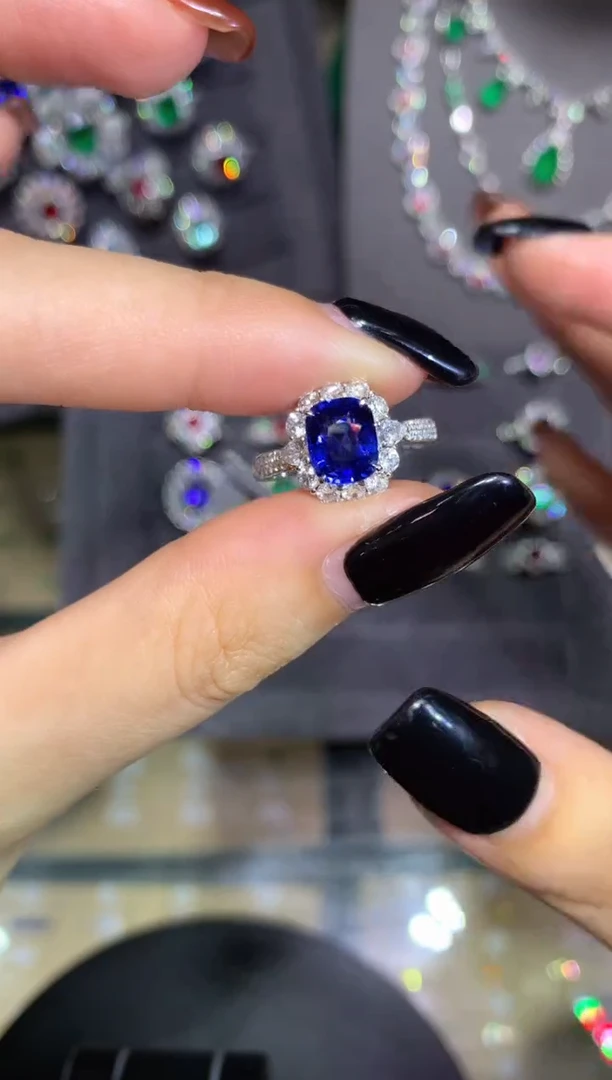 戒指蓝宝石18K金镶嵌2.03CT  缅甸