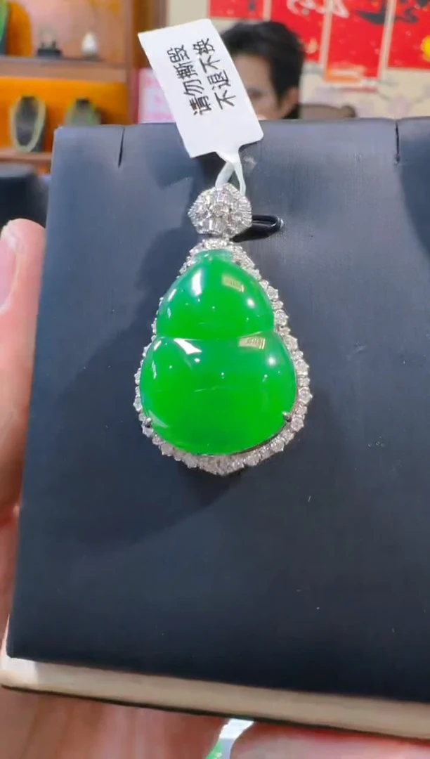 吊坠(赠链)18K金镶嵌翡翠天然A货翡翠