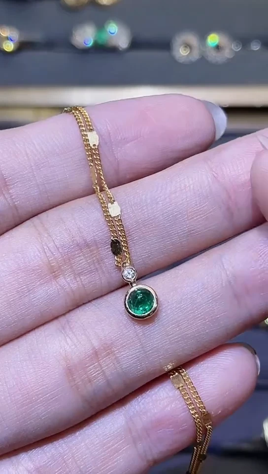 吊坠(赠链)18K金镶嵌祖母绿0.61ct