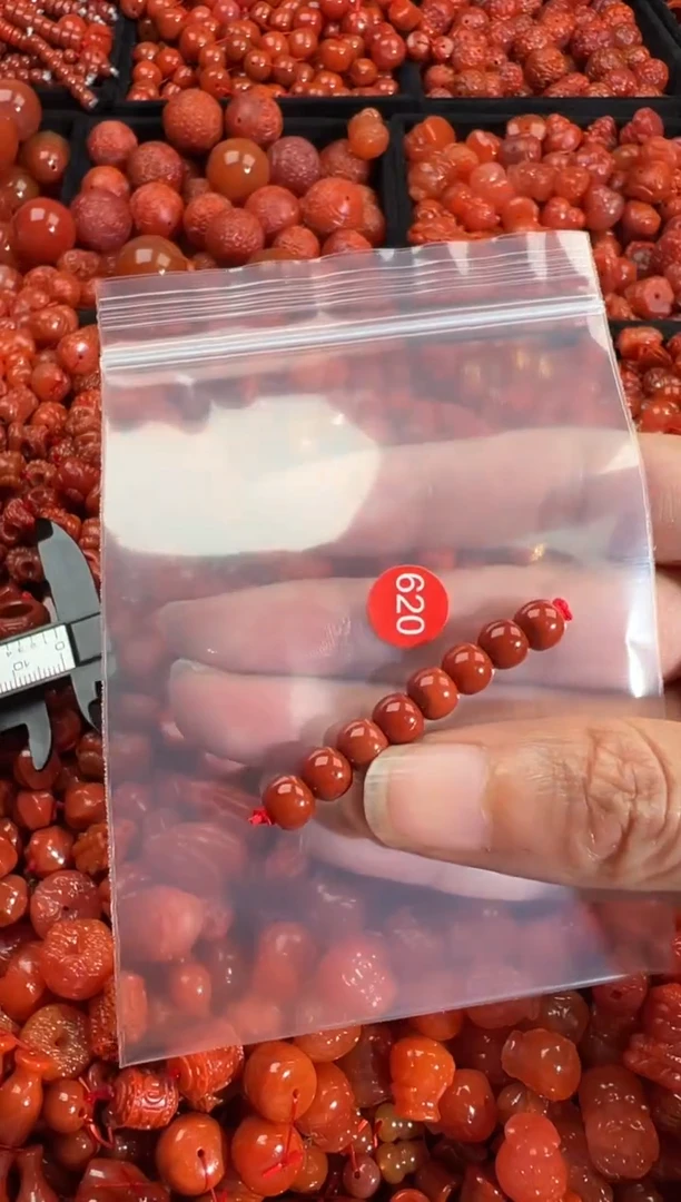 南红玛瑙未镶嵌颈饰1