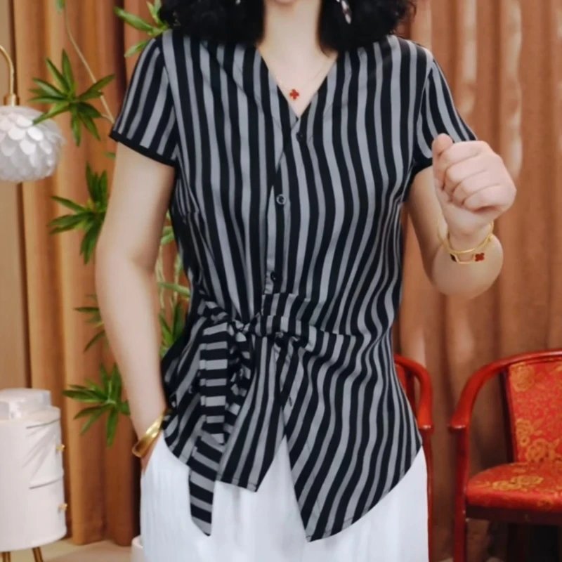 夏季潮流时尚新款休闲洋气短袖气质百搭V领显瘦开衫扣上衣小衫