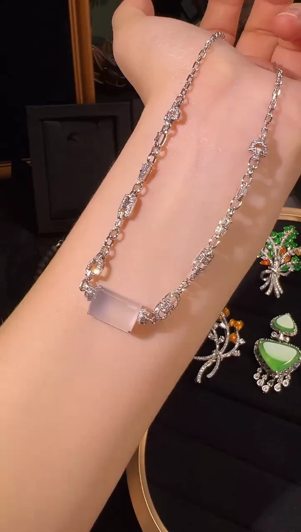 项链18K金镶嵌翡翠高冰无事柱项链