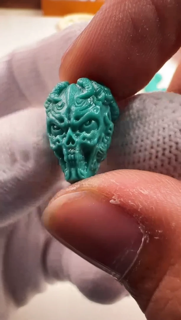 未镶嵌绿松石颈饰绿松石