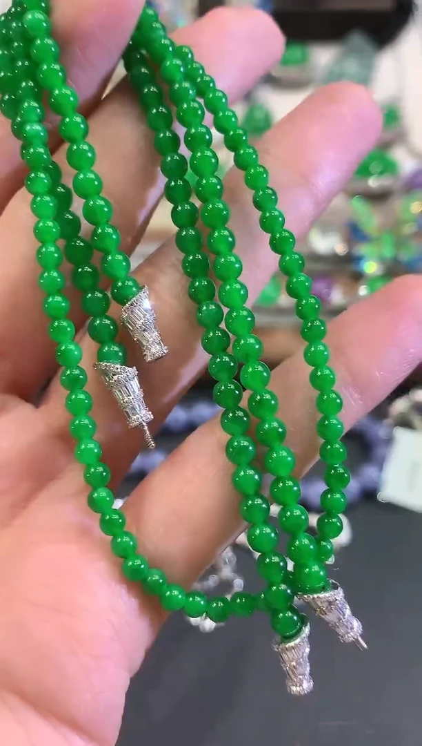 颈饰18K金镶嵌翡翠?****遂a69