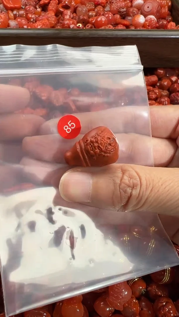 南红玛瑙未镶嵌颈饰1