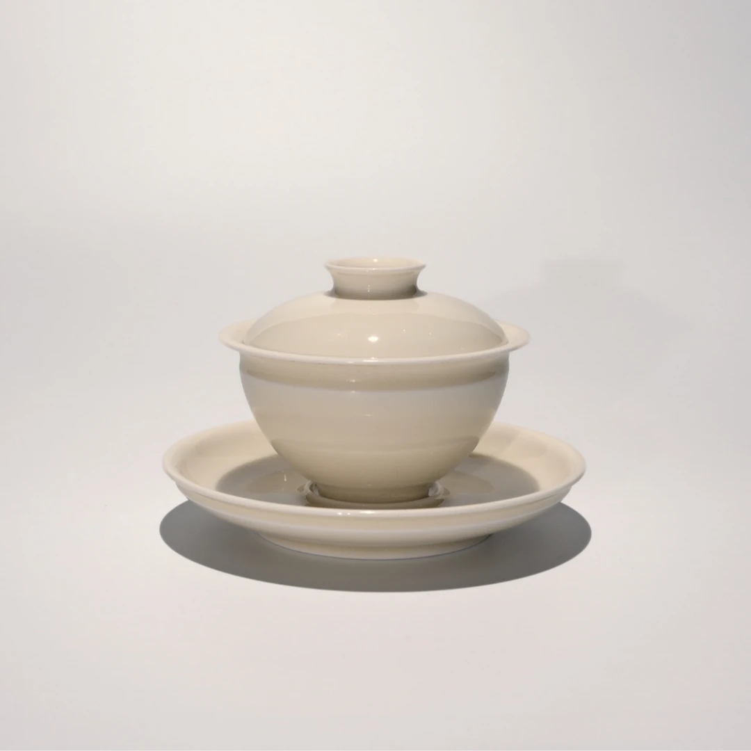 《定瓷》素面元宝束口盖碗