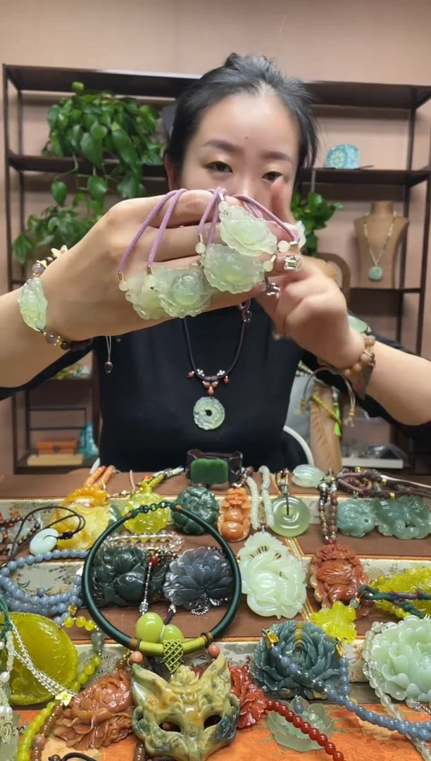 未镶嵌岫玉吊坠多样性发货发其中之一