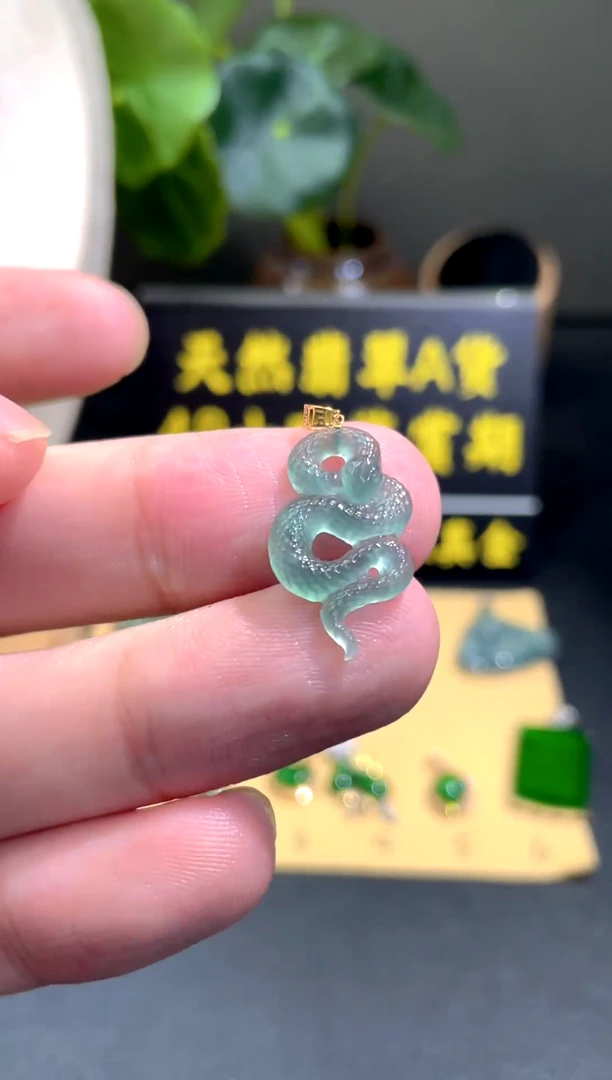 颈饰18K金镶嵌翡翠翡翠A货