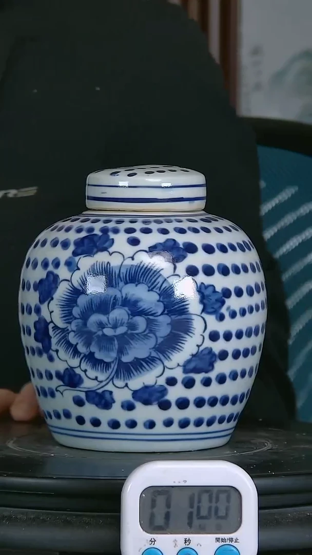 三*青花金个绘花卉图罐