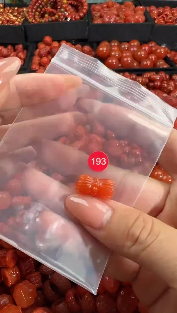 南红玛瑙未镶嵌颈饰1