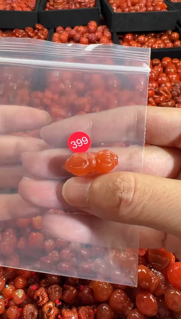 南红玛瑙未镶嵌颈饰1