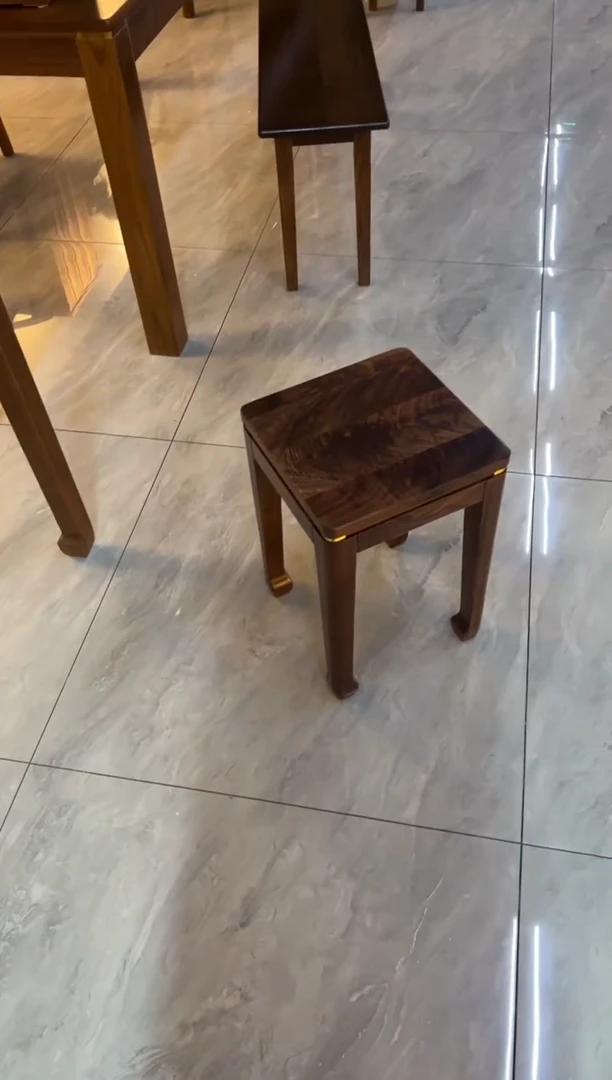 木北美黑胡桃木高凳子