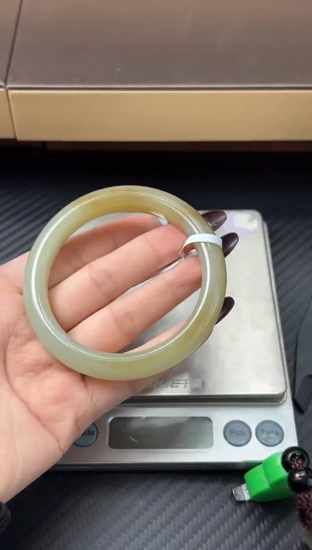 未镶嵌手镯和田玉且末近2矿微色差56s