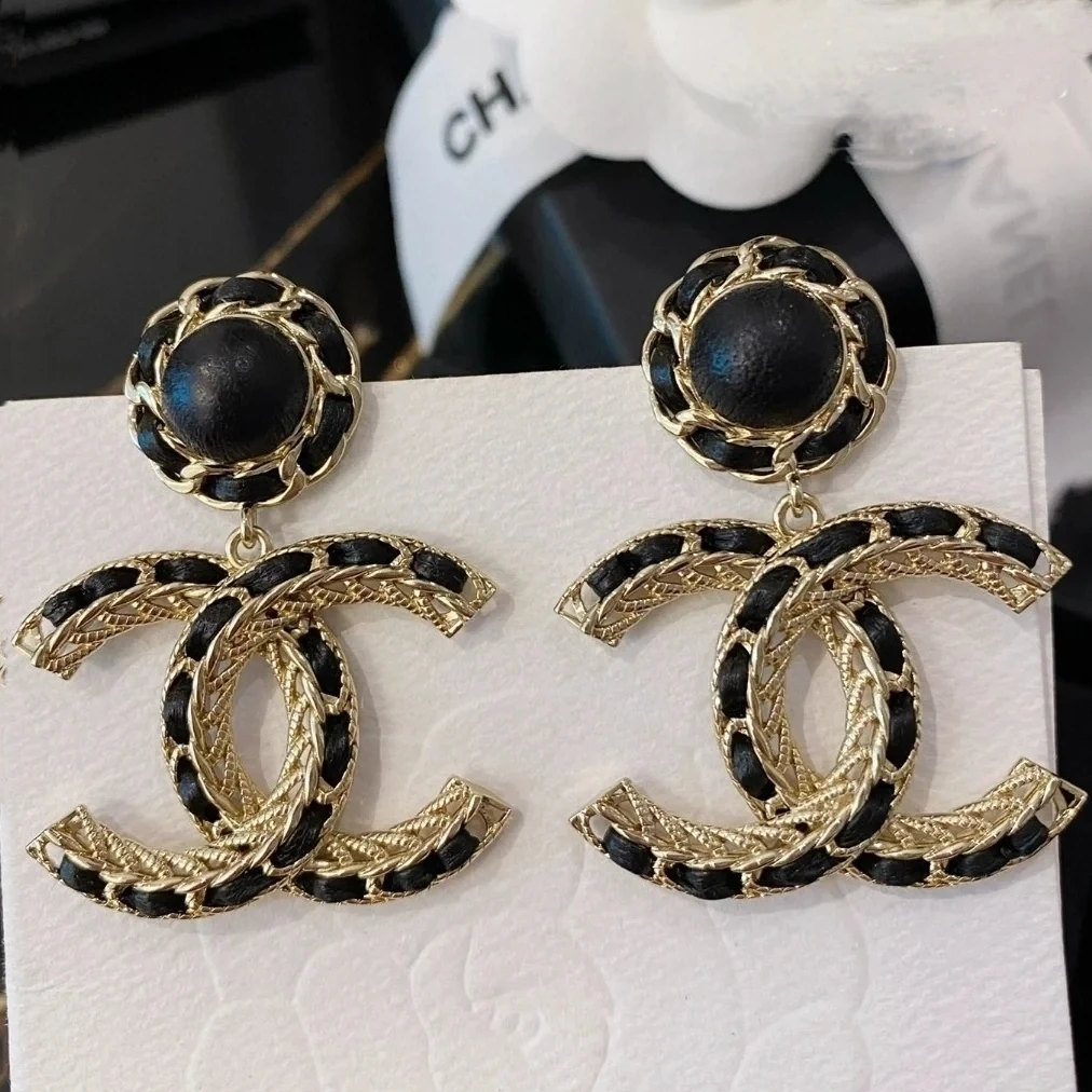 未使用 Chanel/香奈儿 耳环黑色皮穿经典双C镂空