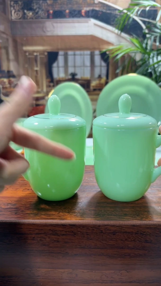 【闪购商品】....带盖子办公茶杯2个玉瓷