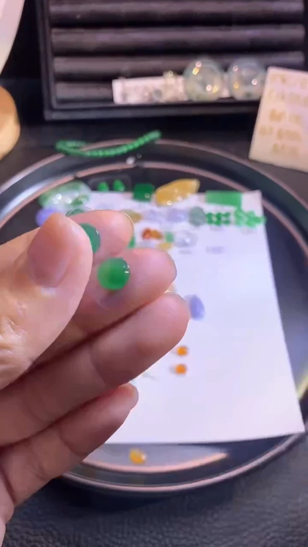 翡翠挂件未镶嵌牌