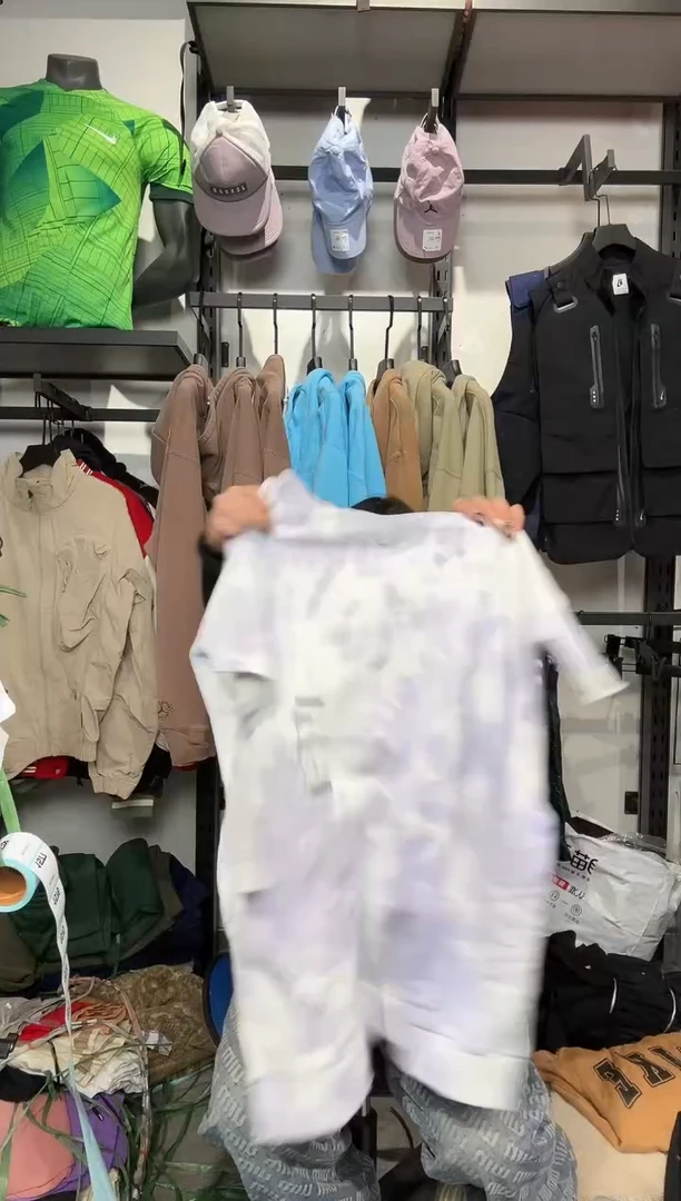 1572 编码 瑕疵款直播间过款为准 尺码   身高  M