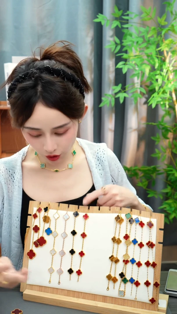 玛瑙/玉髓手链18K金镶嵌小*手链