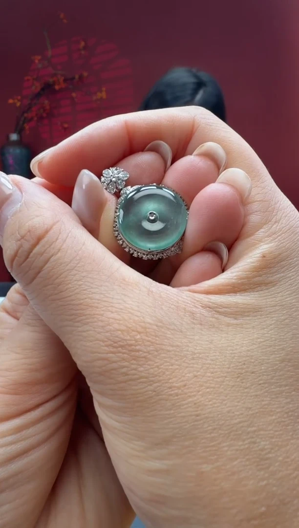 颈饰18K金镶嵌翡翠平安扣