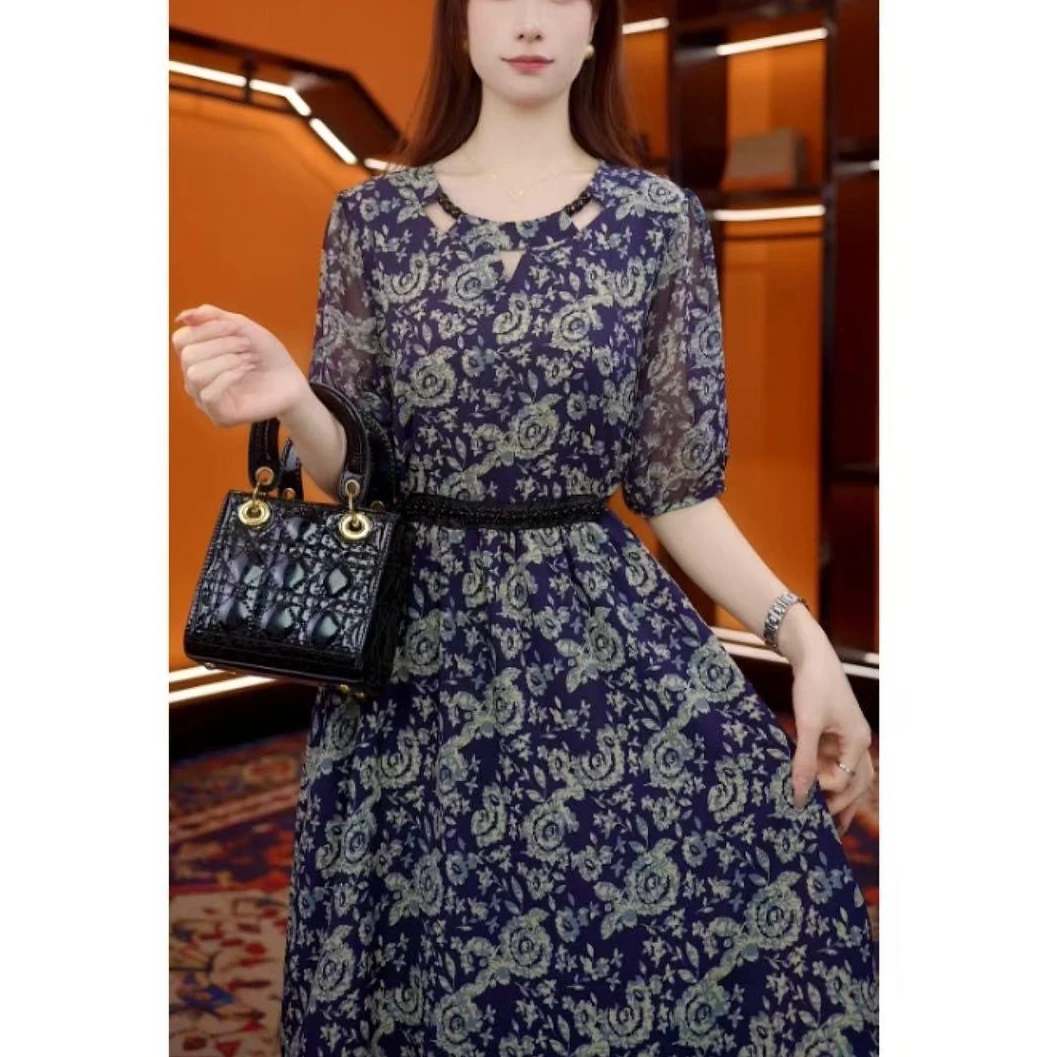 夏季高贵连衣裙气质显瘦圆领碎花裙时尚网红清凉感清腰带裙减龄