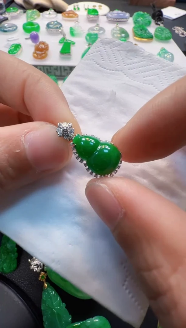 翡翠18K金镶嵌吊坠(不含链)3800