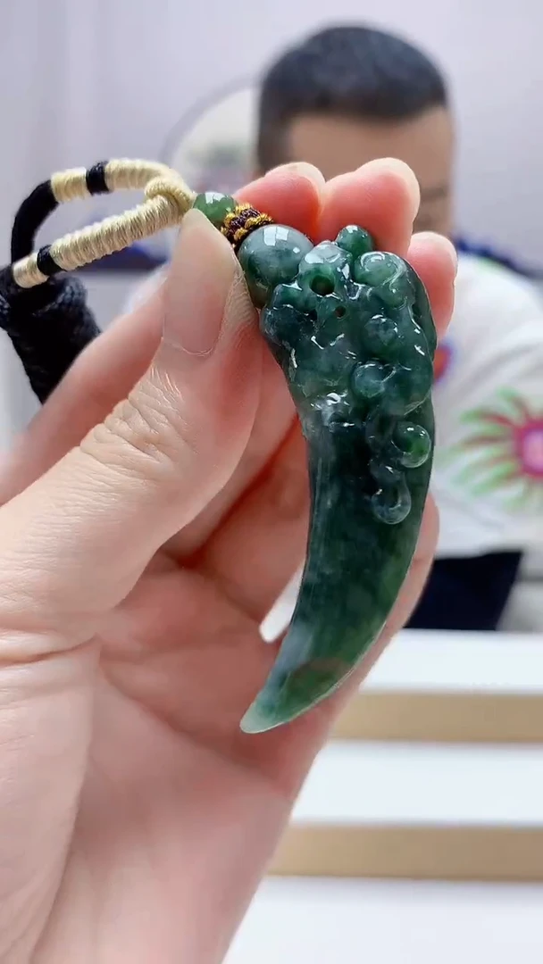 未镶嵌定制翡翠4898zm-毛货挂件龙牙39