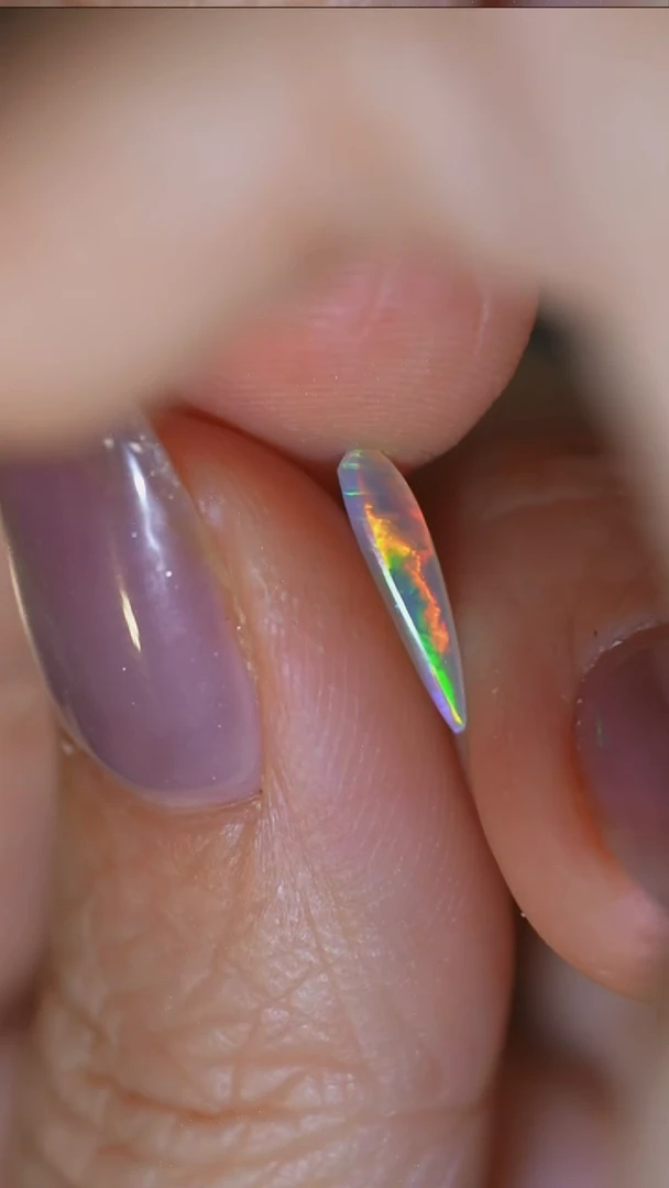 未镶嵌欧泊裸石欧泊