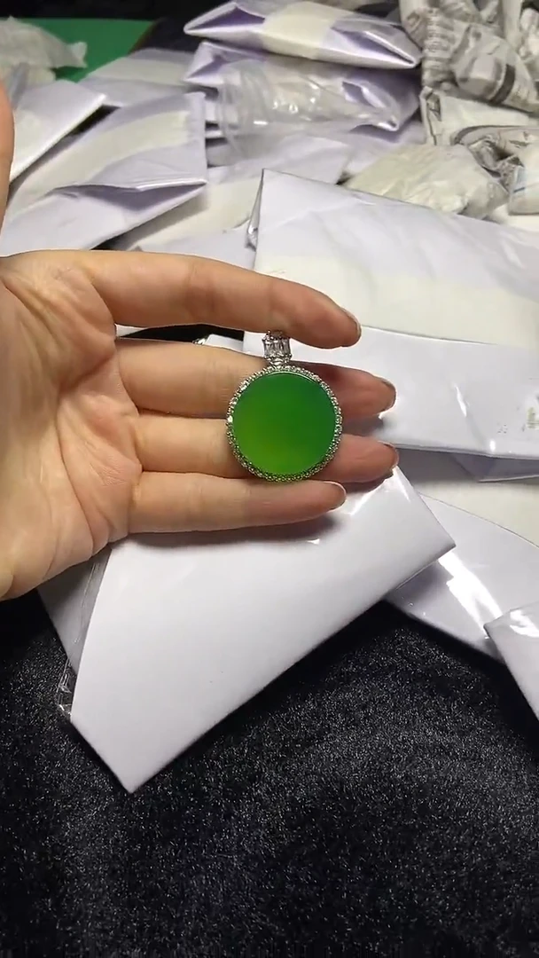 无非金属满色吊坠，所见即所得！