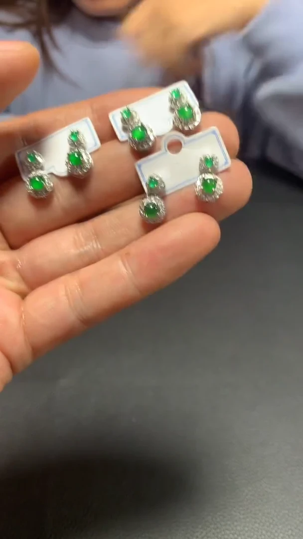 未镶嵌翡翠耳饰《多样性发一》