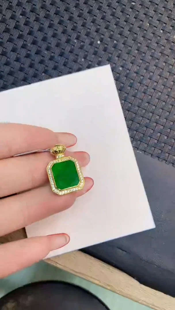 颈饰未镶嵌翡翠1