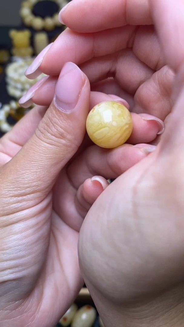 未镶嵌琥珀裸石葵. 19