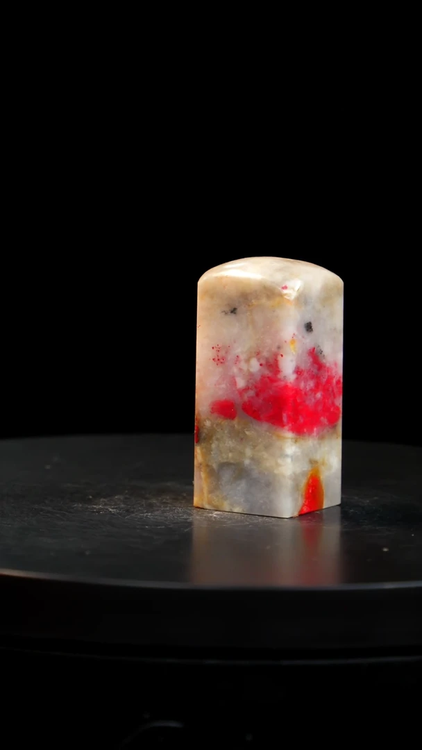 鸡血石瓷白鸡血石