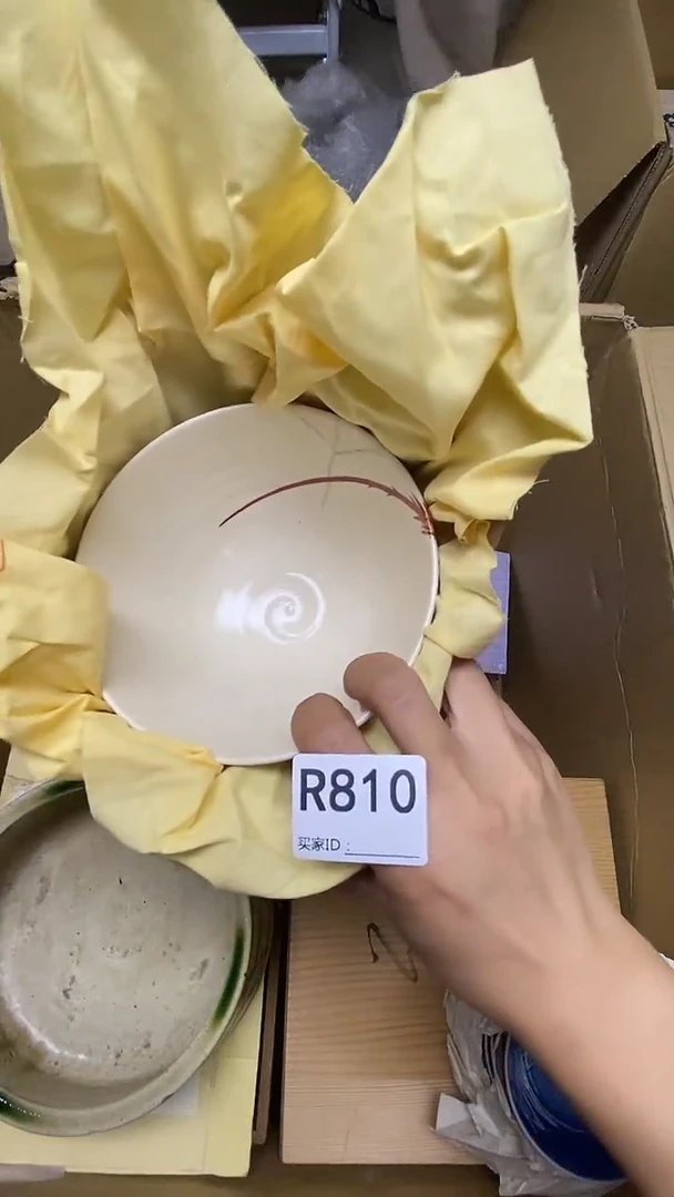 瓷片m****eR810默认微瑕，谨慎参拍 有瑕