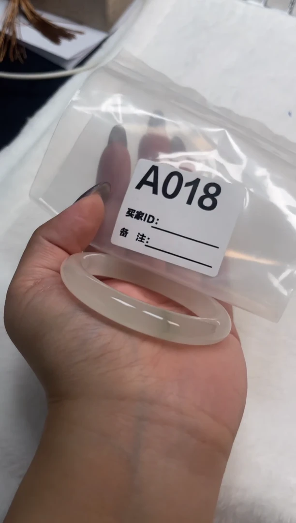 石英质玉（天山翠）手镯未镶嵌A018