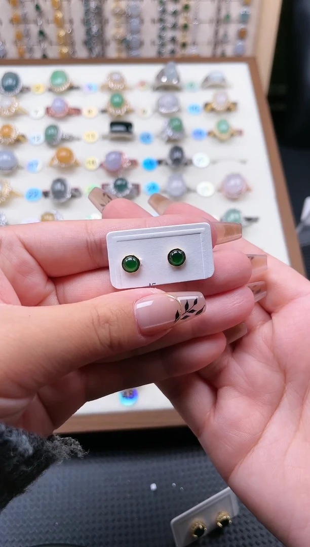 【闪购商品】翡翠耳饰银S925镶嵌天然A货翡翠耳钉