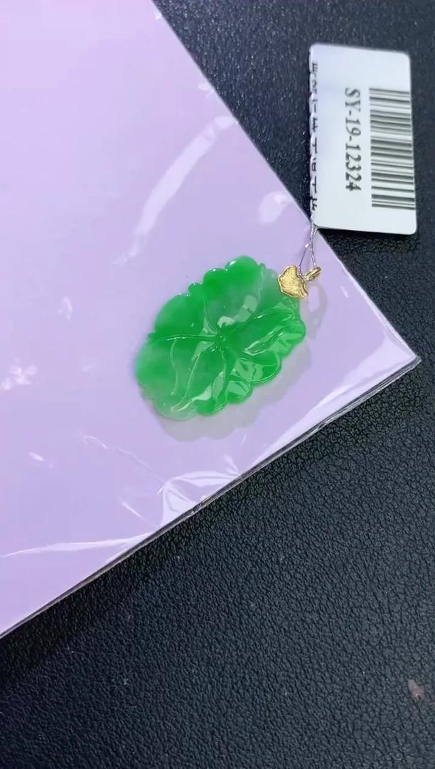 颈饰18K金镶嵌翡翠赠礼盒证书 麦麦