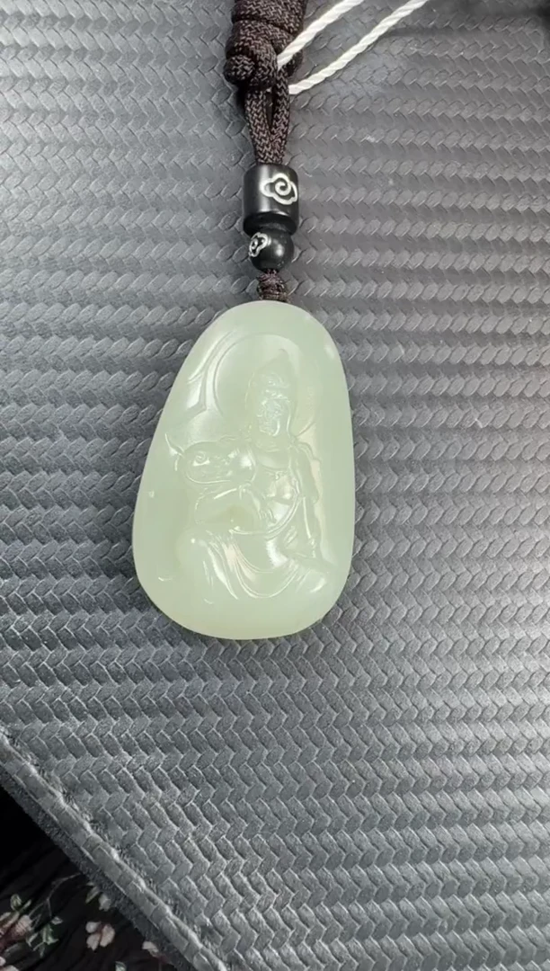 吊坠(不含链)未镶嵌和田玉且末近矿微色差吊坠