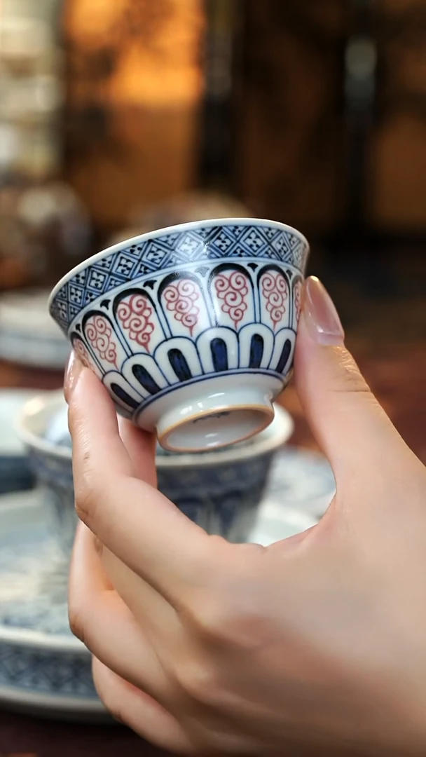 青花釉里红杯子杯子