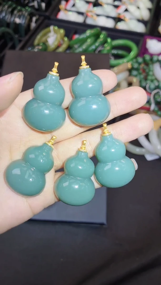 吊坠(赠链)18K金镶嵌和田玉40MM多样性发一