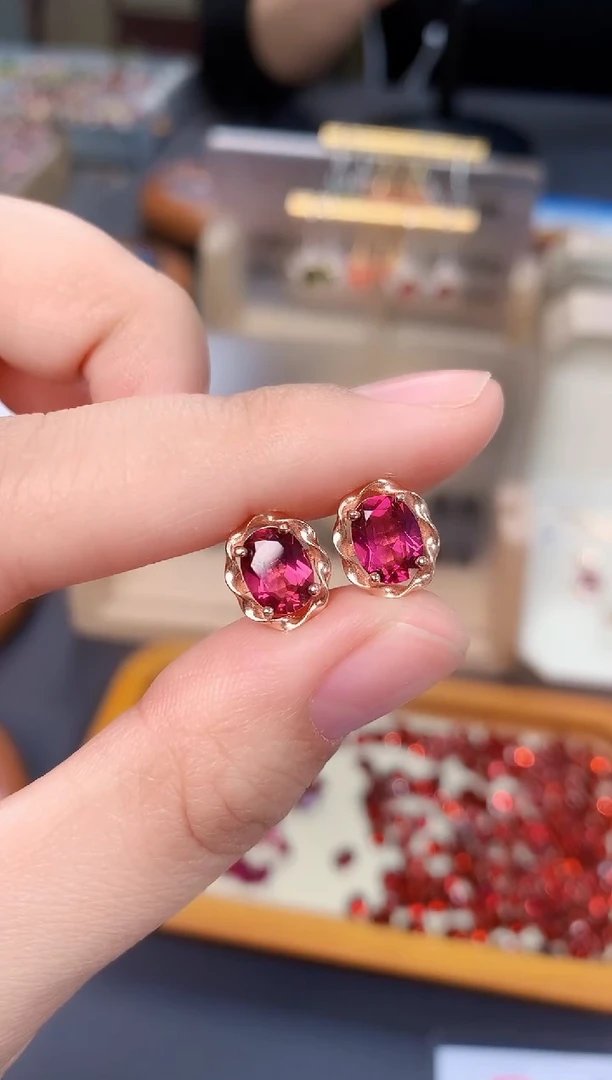 【闪购商品】石榴石耳钉银S925镶嵌天然镁铝