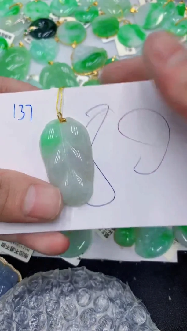 颈饰18K金镶嵌翡翠111111