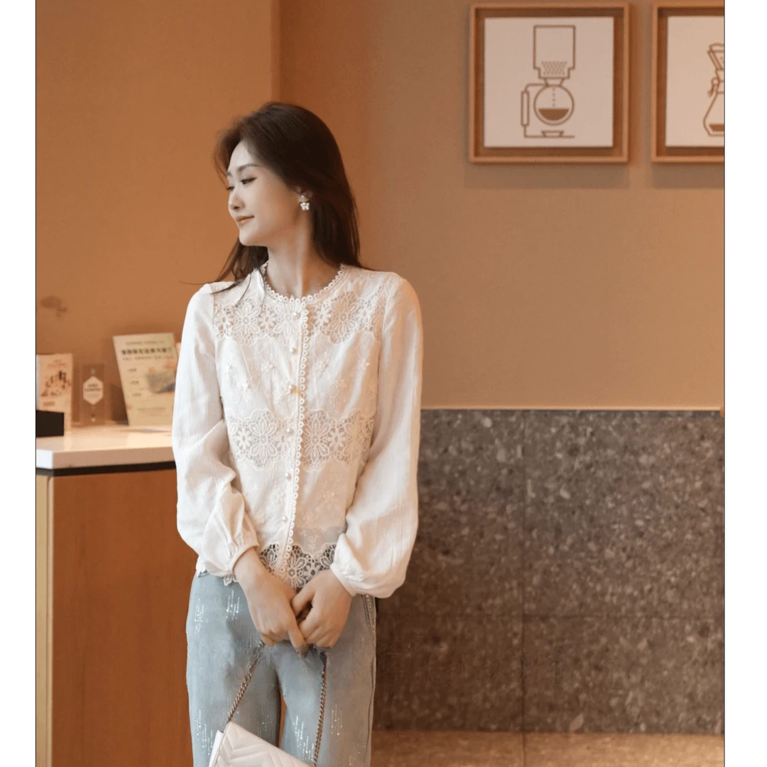 2025春秋季新中式女装优雅花朵蕾丝甜美圆领珍珠扣花边长袖上衣