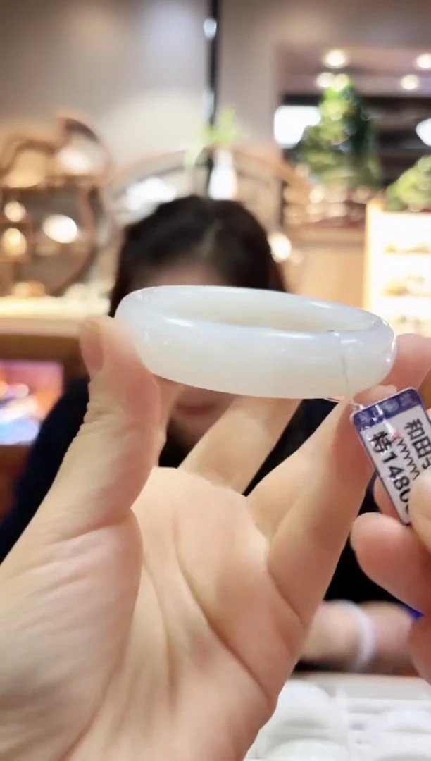 颈饰未镶嵌和田玉55.7手镯