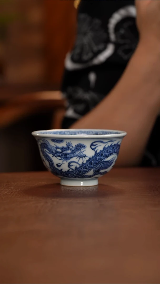元青花铠甲龙纹压手杯