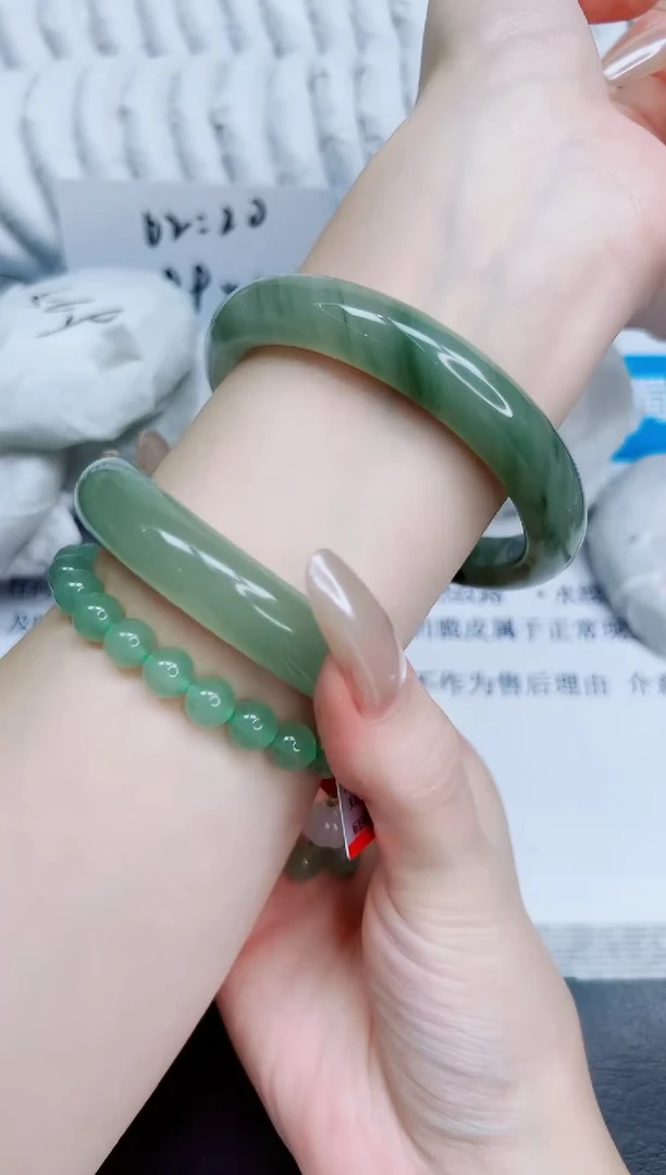 未镶嵌手镯石英质玉16/62